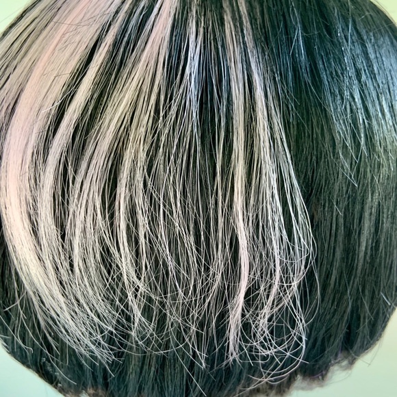 Very Pretty Pink & Black Short Synthetic Wig - Picture 4 of 6